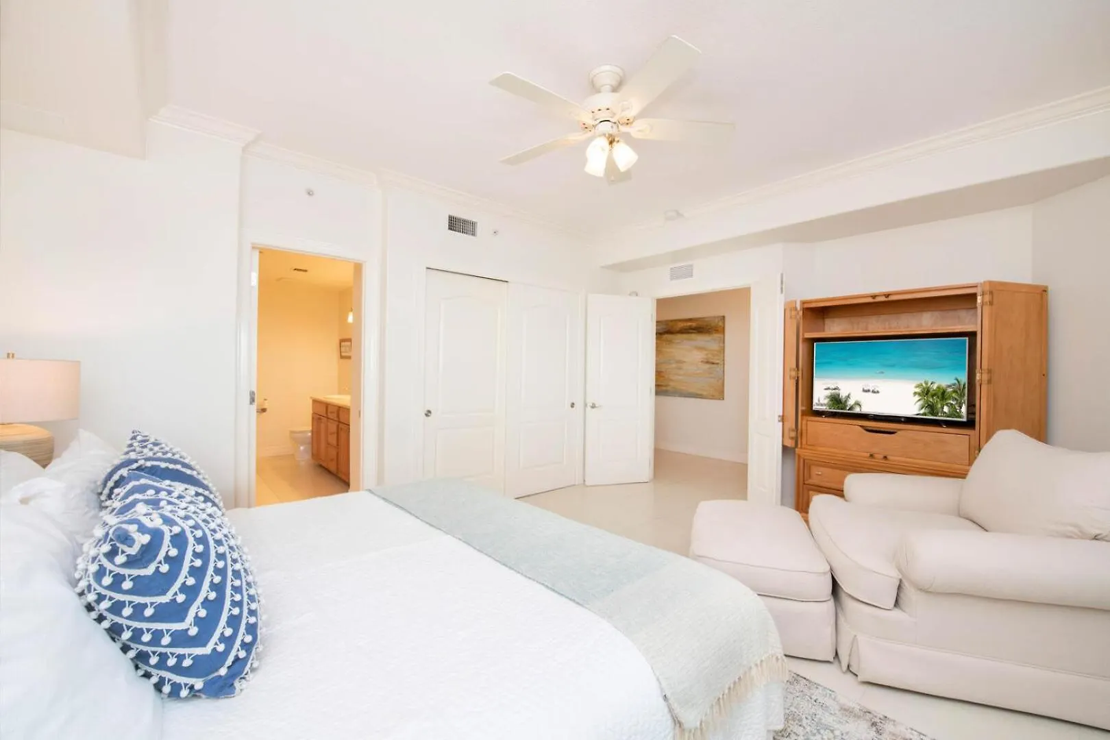 Beachcomber 33 George Town Apartment
