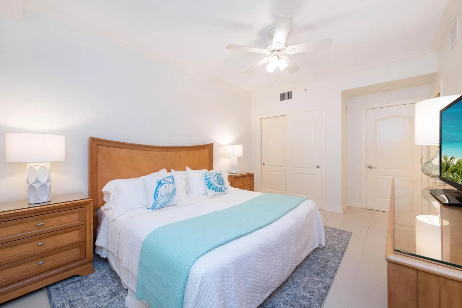 Apartment Beachcomber 33 George Town